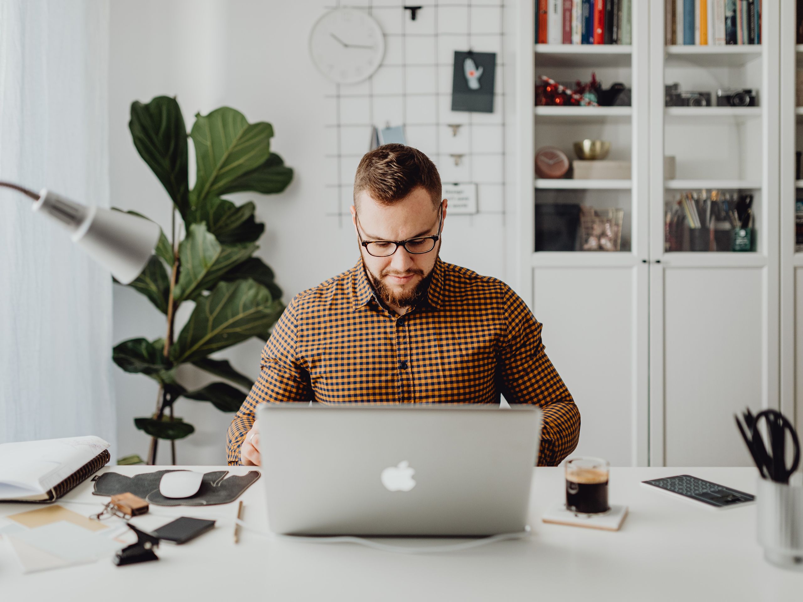 Marketing with a Virtual Assistant: A Smarter, Simpler Way to Show Up Consistently