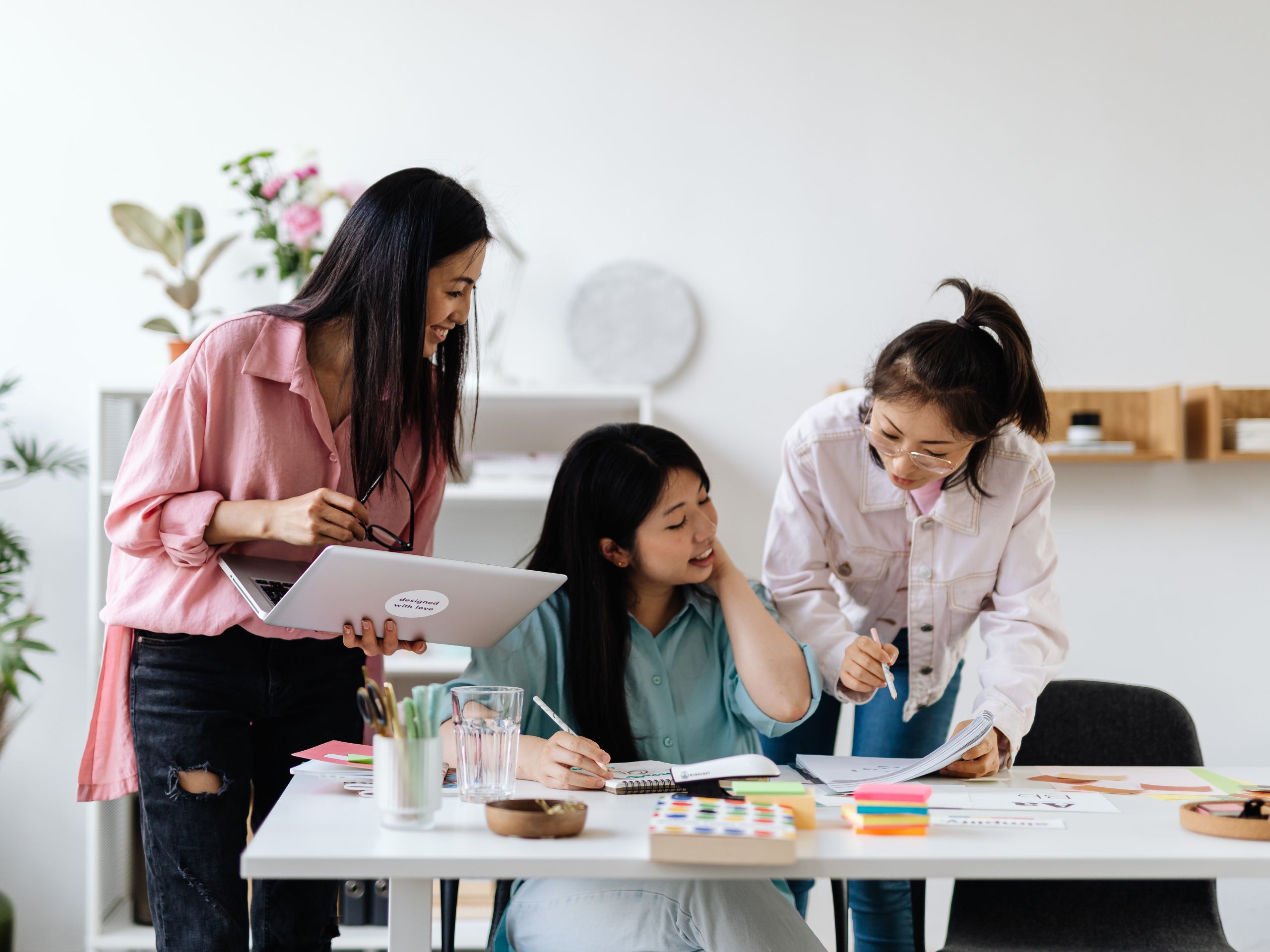 Scaling with a Virtual Assistant and AI: Smarter Growth Starts Here